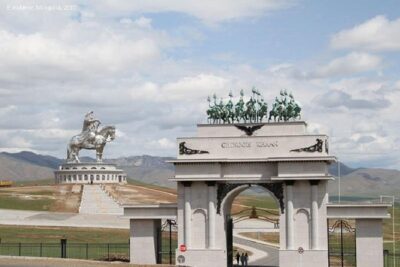 1 Day Coach Tour of Genghis Khan Statue Complex and Terelj National Park Including Lunch - Aryabal Monastery Hike: A Short Effort With Big Reward