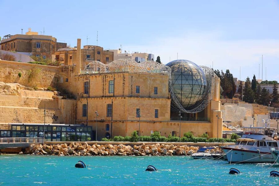 1-Day Hop-On Hop-Off Bus + Harbour Cruise (CMO) - The big-name stops you can build into the Blue and Red lines