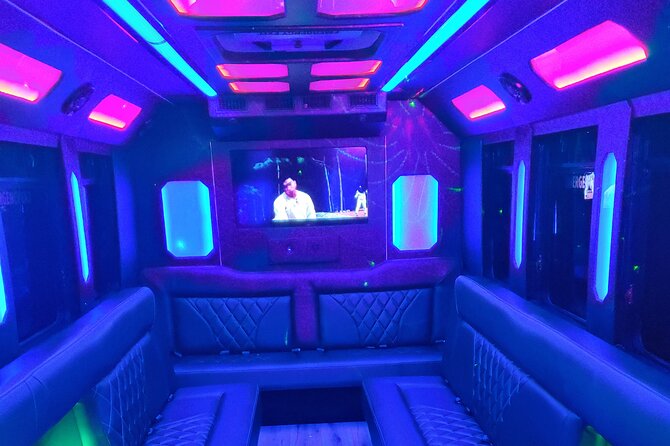 1 Hour Private Las Vegas Party Bus Tour - The Welcome Sign stop: 15 minutes for the classic shot
