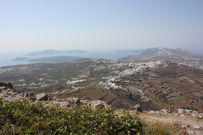 2-Day Santorini Bus Tour with Volcanic Cruise - Oia Sunset Time: Free Wandering on the Most Famous Edge