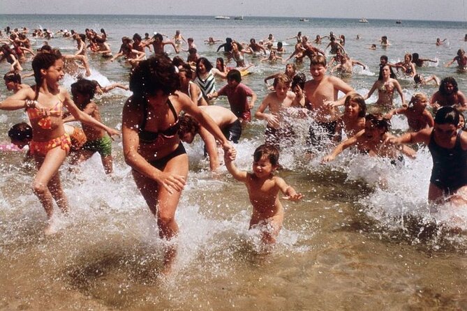 4 hours Hop-on Hop-off Jawsome Jaws Tour - Stop 1: Edgartown Beach and the opening mood