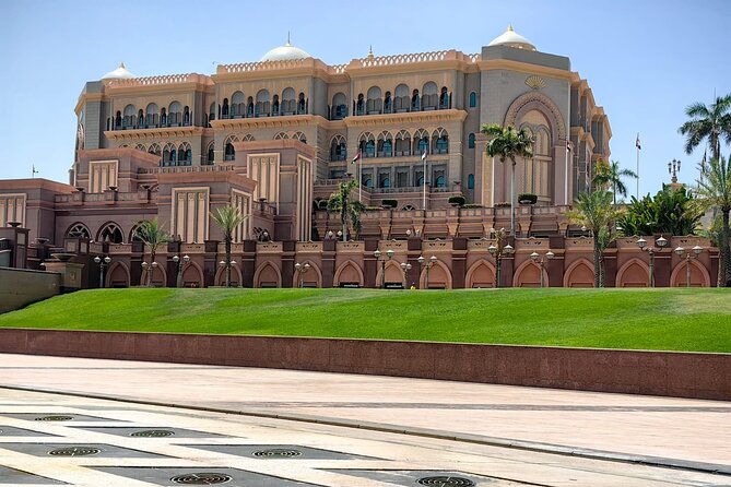 Abu Dhabi Bus Tour - The Dubai-to-Abu Dhabi ride: more than just transit
