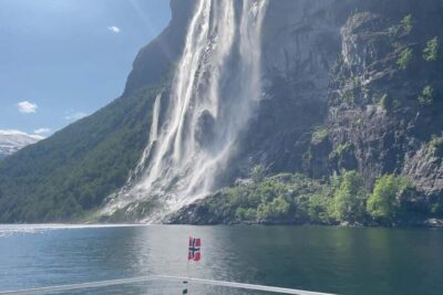 Ålesund to Geiranger Fjord Boat Tour with Return Bus Tour - Getting started in Ålesund: Rådhuskaia pier and MS Bruvik
