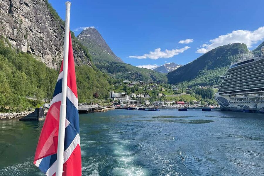 Ålesund to Geiranger Fjord Boat Tour with Return Bus Tour - Hellesylt to Geiranger by UNESCO Geirangerfjord cruise: waterfalls and pure water