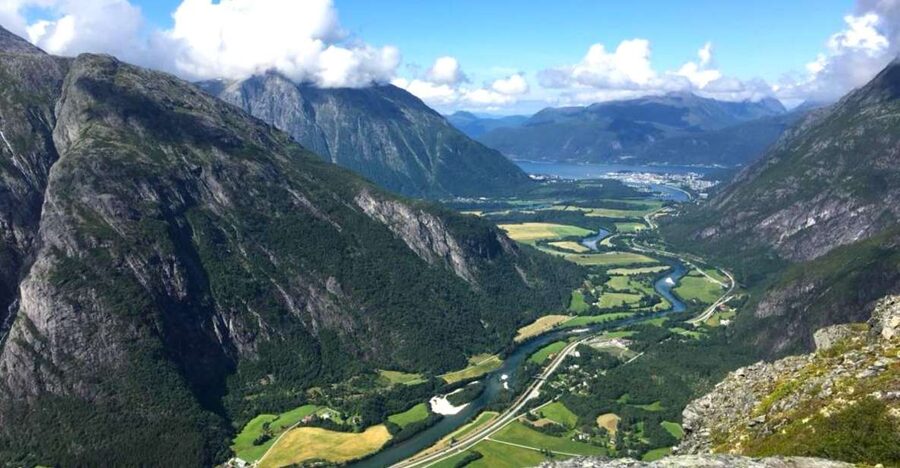 Åndalsnes - Trollstigen & Trollwall Audio Guid Bus Tour - Stop 1 that matters: Troll Wall photo stop