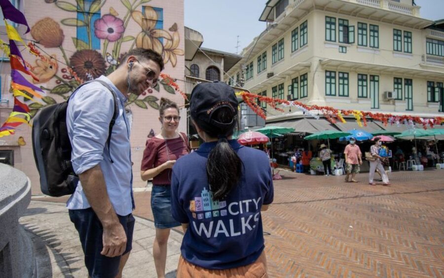 Bangkok: Chinatown Night Walking Tour and Hop On Hop Off Bus - What to watch out for: timing, waiting, and ticket handoffs