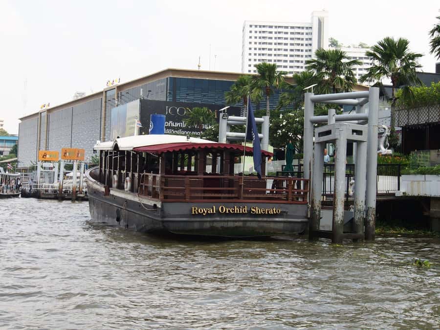 Bangkok: Full-Day Hop-On Hop-Off Walking Tour Mini Group - Chinatown walking time: food stalls, Guan Yin Shrine, and the oldest coffee shop