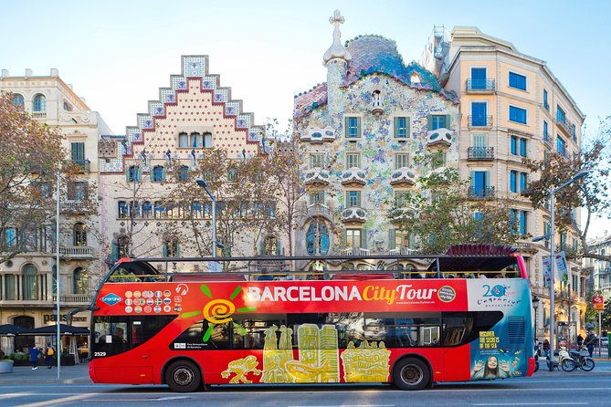 Barcelona City Tour Hop-On Hop-Off and Aquarium - Starting and ending at Catalunya and the Aquarium at Port Vell