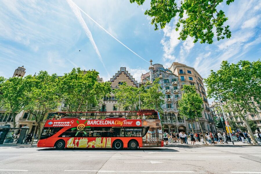 Barcelona Hop-On Hop-Off Bus and FC Barcelona Immersive Tour - Bus routes in Barcelona: East vs West, and how to use both