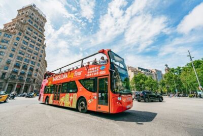 Barcelona: Hop-On Hop-Off Bus & Aquarium Tour - Starting at Plaça Catalunya (and How to Not Waste Time)
