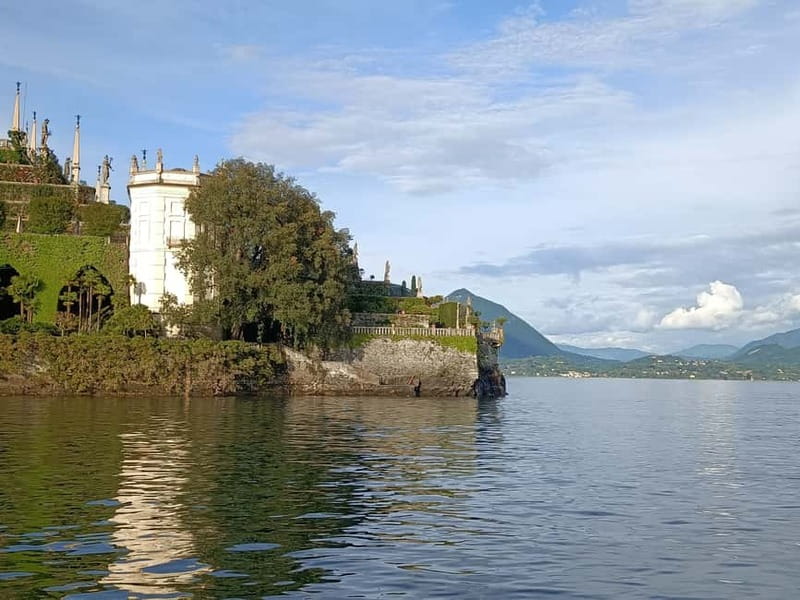 Baveno: Madre Island & Bella Island Tour Hop-on Hop-off - Pescatori Island: the pause for narrow alleys and a real fishing village feel