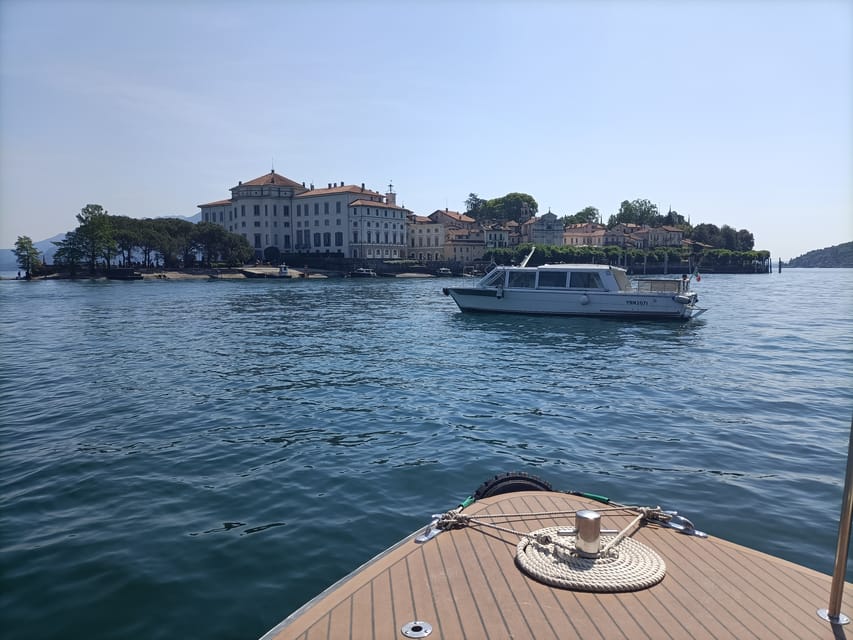Baveno: Madre Island & Bella Island Tour Hop-on Hop-off - On-board details that affect comfort: clean boats, dogs, and lake weather