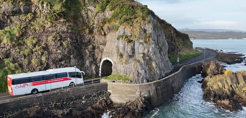 Belfast: Giant's Causeway Tour and 2-Day Open Top-Bus Tour - A coast-hugging day to Ireland’s basalt columns