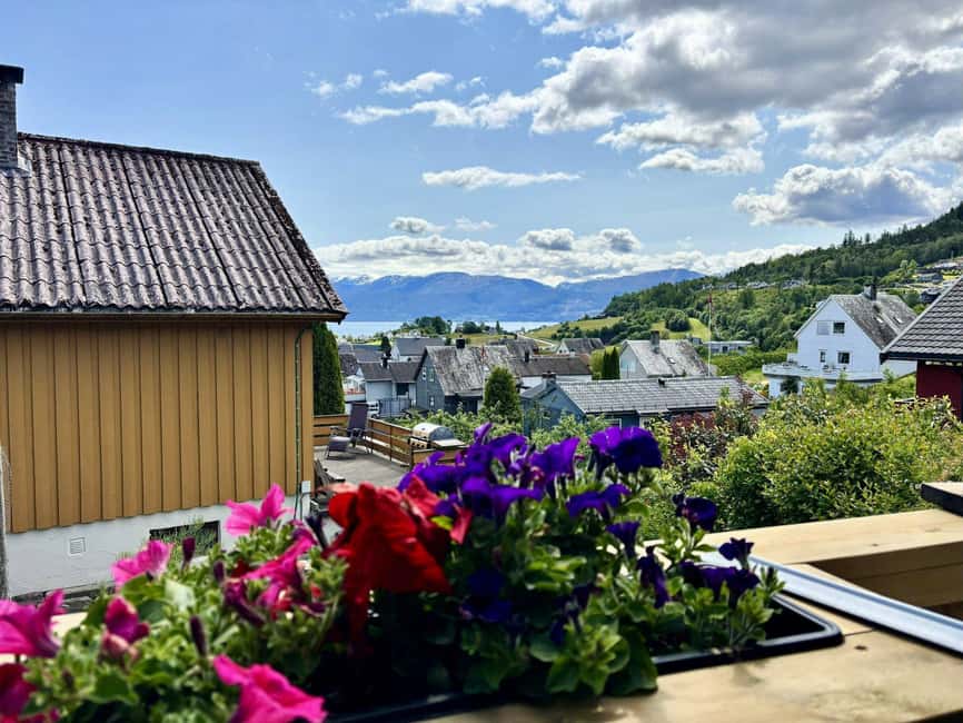 Bergen: Hardangerfjord & Waterfalls Bus Tour with Apple Pie - Norheimsund Free Time and the Waterfront Feel
