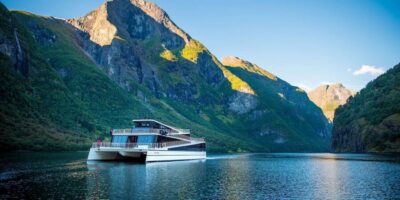 Bergen: Nærøyfjorden, Flåm, and Stegastein Guided Bus Tour - Tvindefossen: a 110-meter waterfall with a built-in photo moment