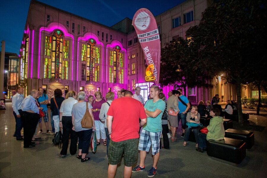 Berlin: 1.5-Hour Comedy Bus Tour in German - Brandenburg Gate and Museum Island by bus: sights, setup, and what to watch for