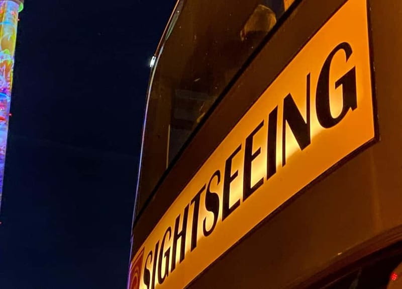 Berlin: Bus Tour by Night with Live Commentary - Hauptbahnhof, Schloss Bellevue, Siegessäule: official Berlin in night lighting