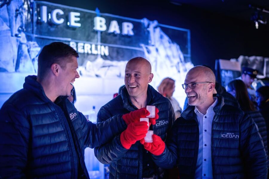 Berlin: Hop-On Hop-Off Bus and Icebar Ticket Combo - Kurfürstendamm to Brandenburg Gate: how the hop-on hop-off day really works
