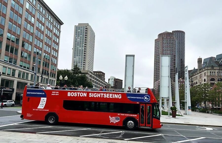 Boston: Hop-On Hop-Off Double-Decker Bus Sightseeing Tour - Stop 1: New England Aquarium Area and the Waterfront Start