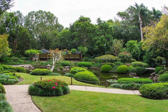 Brisbane Bus Tour: Max 10 people | Half Day | Morning tea inc. - Kangaroo Point Cliffs Park: Quick Cliff Views with Real Impact