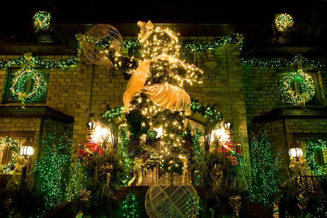 Brooklyn Dyker Heights Christmas Wonderland Bus Tour - Dyker Heights: your one-hour walking tour of Christmas overload
