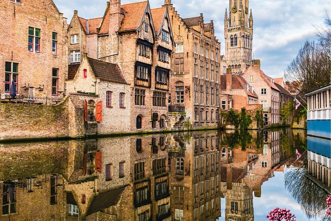 Bruges bus tour from Brussels - Lake of Love and Begijnhof: a soft start with history you can see