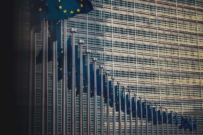 Brussels Highlights: Walking & Bus Tour with Waffle Tasting - The Guide Experience: What Jasmine, Andrea, and Simon Bring