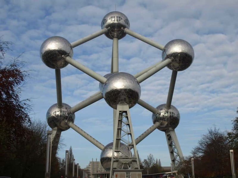 Brussels Highlights: Walking & Bus Tour with Waffle Tasting - Saint-Hubert Royal Galleries: Where the Waffles Actually Happen