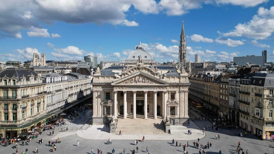 Brussels: Hop-On Hop-Off Bus Tour& Belgian Beer World Museum - Open-Top Views and Real-World Timing: What to Expect on the Ride