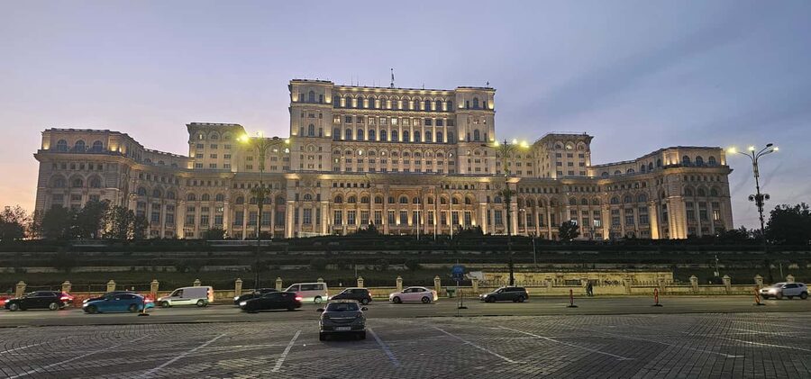 Bucharest short tour Hop-on hop-off format live tourguide - Timing Slots and Group Size: When This Works Best