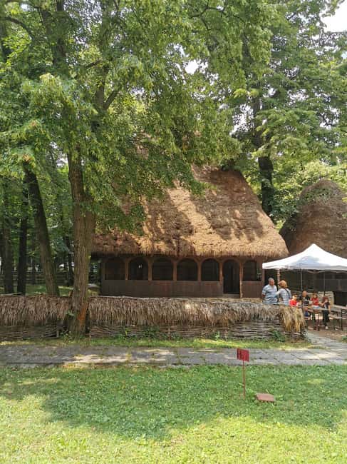 Bucharest short tour Hop-on hop-off format live tourguide - What to Bring (So the Tour Feels Easy)