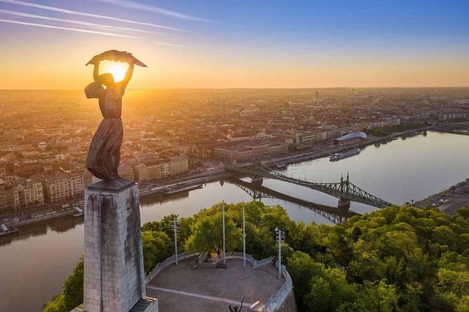 Budapest: 3-Hour Live-guided Bus Tour and 1-hour River Cruise - Castle District views at Fisherman’s Bastion (plus the walk)