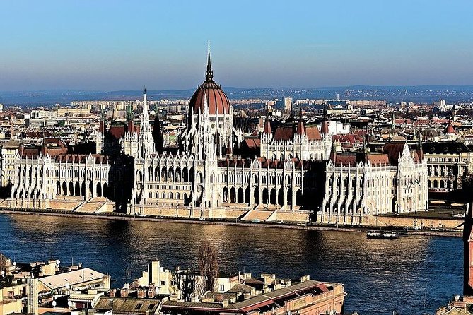 Budapest: 3-Hour Live-guided Bus Tour and 1-hour River Cruise - The guide makes it: how Dora, Kristina, and others shape the day