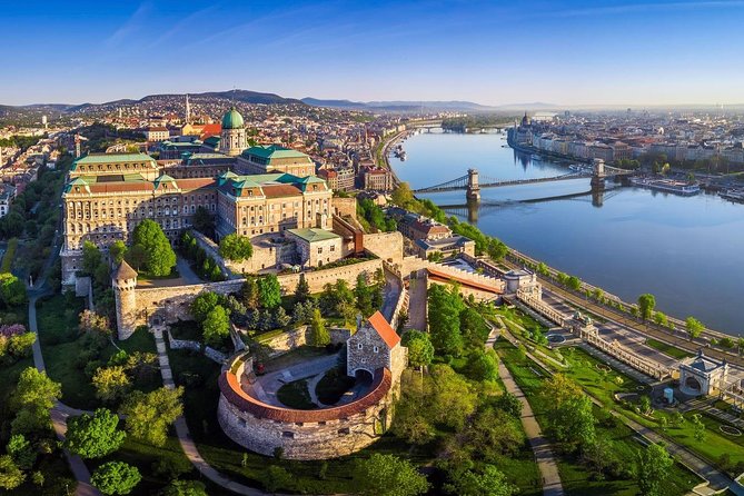 Budapest: 3-Hour Live-guided Bus Tour and 1-hour River Cruise - Getting oriented at Heroes’ Square and the Millennium Memorial
