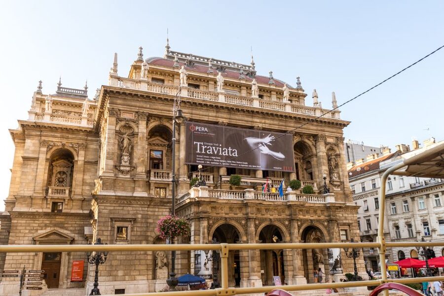 Budapest: Big Bus Hop-On Hop-Off Tour & Danube River Cruise - The Danube promenade run: Keleti, Astoria, and Váci Street