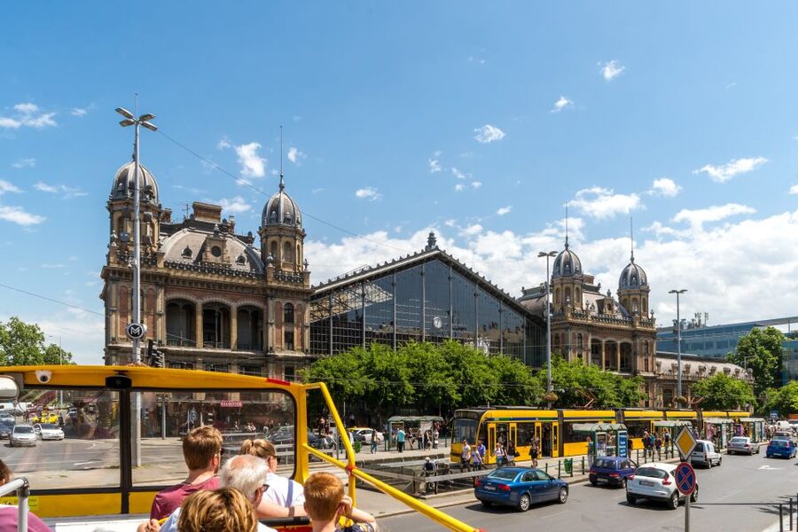 Budapest: City Sightseeing Hop-On Hop-Off Bus Tour & Extras - Audio guide in 15 languages: what you actually get on the bus