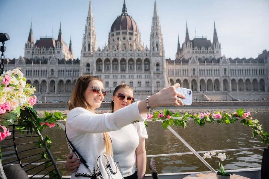 Budapest: Daytime Hop-on Hop-off Cruise with Welcome Drink - Who This Cruise Suits Best (and Who Might Want Something Else)