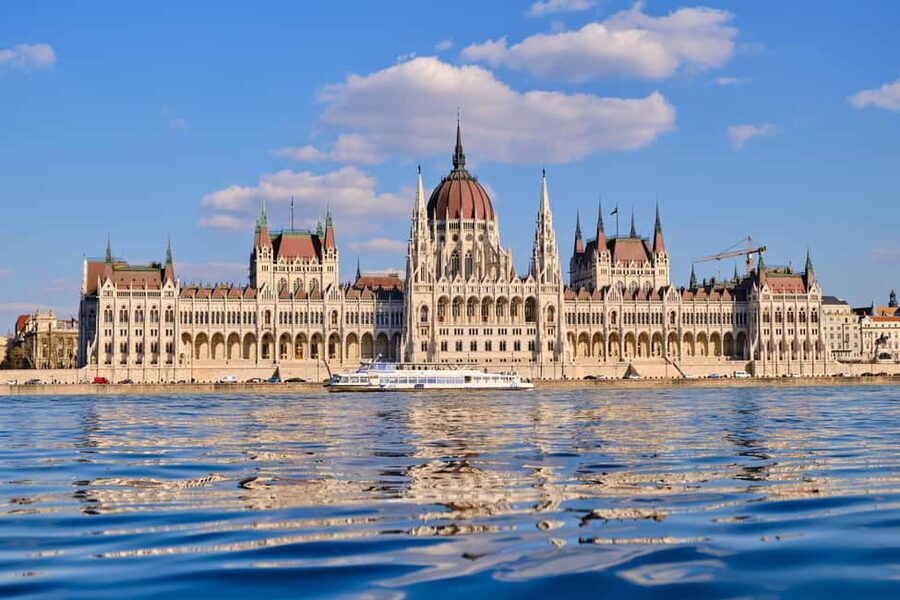 Budapest: Daytime Hop-on Hop-off Cruise with Welcome Drink - Finding Vigadó tér Dock 5 Fast (and Why It Matters)