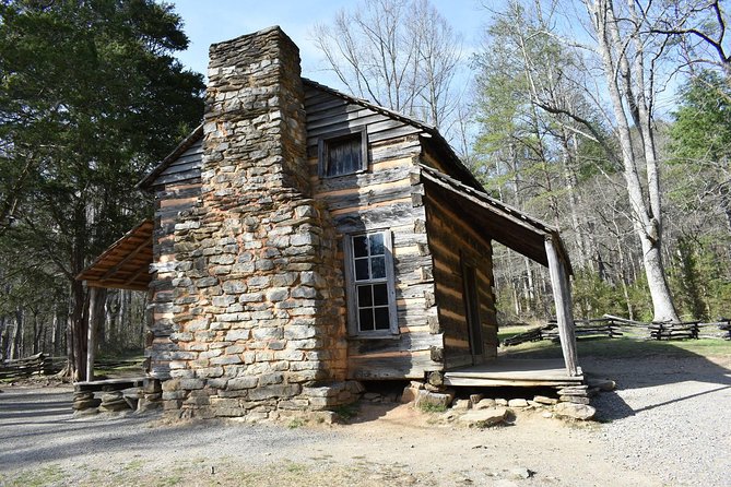Cades Cove Sightseeing Bus Tour from Pigeon Forge - The ride from Pigeon Forge through Wears Valley and Townsend
