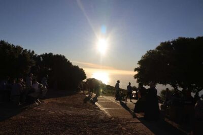Cape Town: Sunset Bus Tour with Picnic on Signal Hill - Starting at V&A Waterfront: quick orientation and where you’ll board