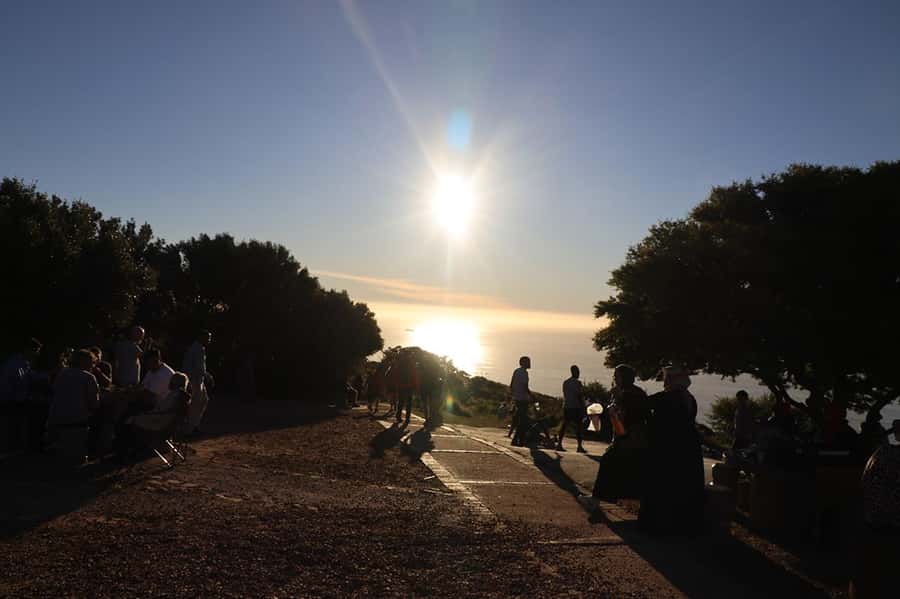Cape Town: Sunset Bus Tour with Picnic on Signal Hill - Starting at V&A Waterfront: quick orientation and where you’ll board