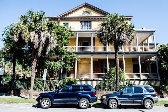 Charleston See-It-All City Bus Tour with Adventure Sightseeing - Waterfront Park sights: Castle Pinckney and lighthouse views from the road