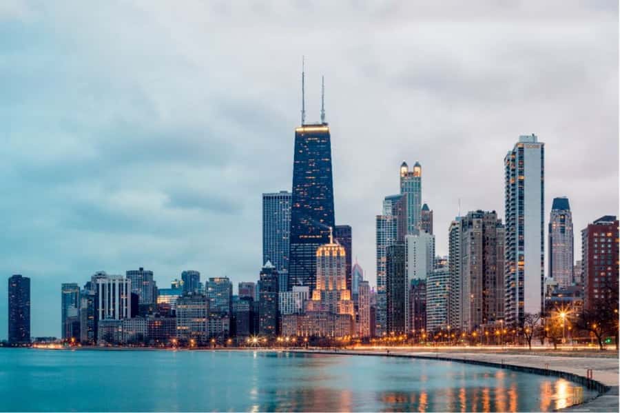 Chicago: 360 CHICAGO & Hop-on Hop-off Bus Tour (Save 20%) - Willis Tower and State Street: big-city icons from the top deck