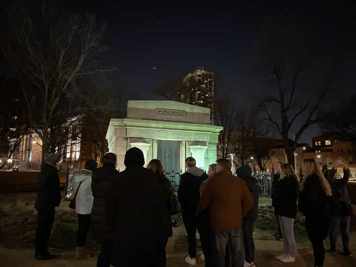 Chicago: Ghost Bus Tour of Haunted Locations - Entering the Congress Plaza: where the night starts