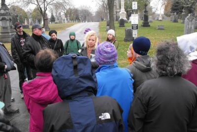 Chicago Hauntings Original Ghost Bus Tour - Lincoln Park and the City Cemetery question: unmarked graves and missing names