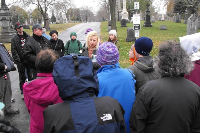 Chicago Hauntings Original Ghost Bus Tour - Lincoln Park and the City Cemetery question: unmarked graves and missing names