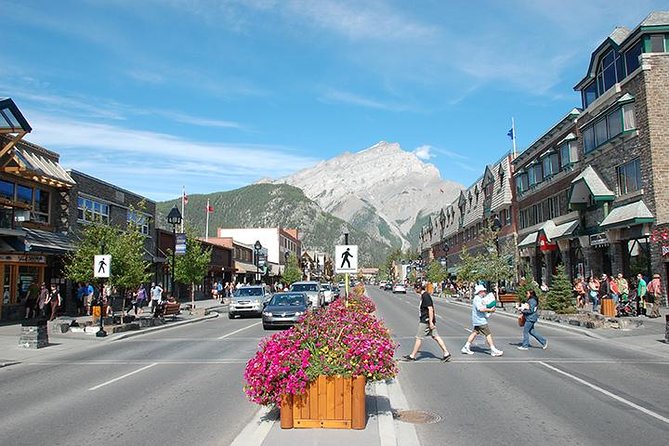 Circle West - Canadian Rockies Round Trip Bus Tour From Vancouver - The Human Factor: Tour Directors, Drivers, and Keeping the Pace Friendly