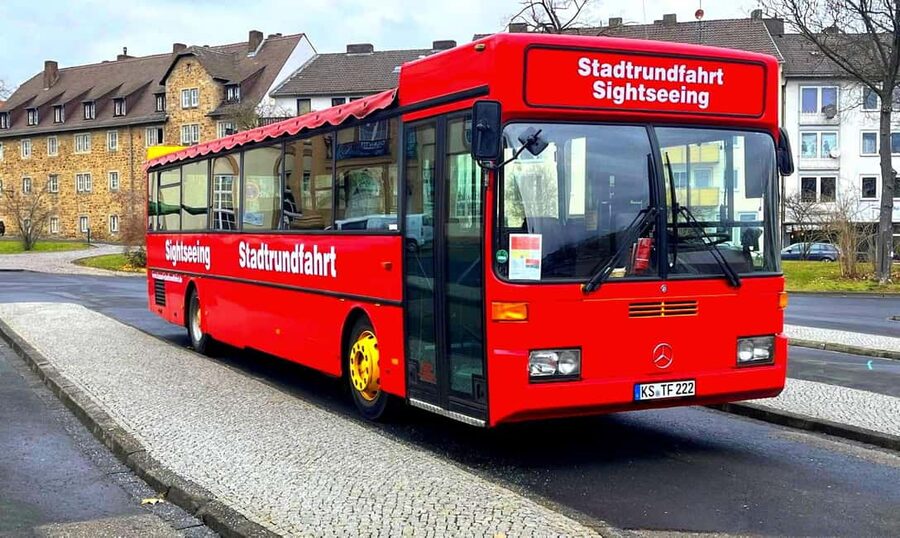 City tour / Sightseeing Kassel bus tour - The audio system: 8 languages, headset support, and how to use it well