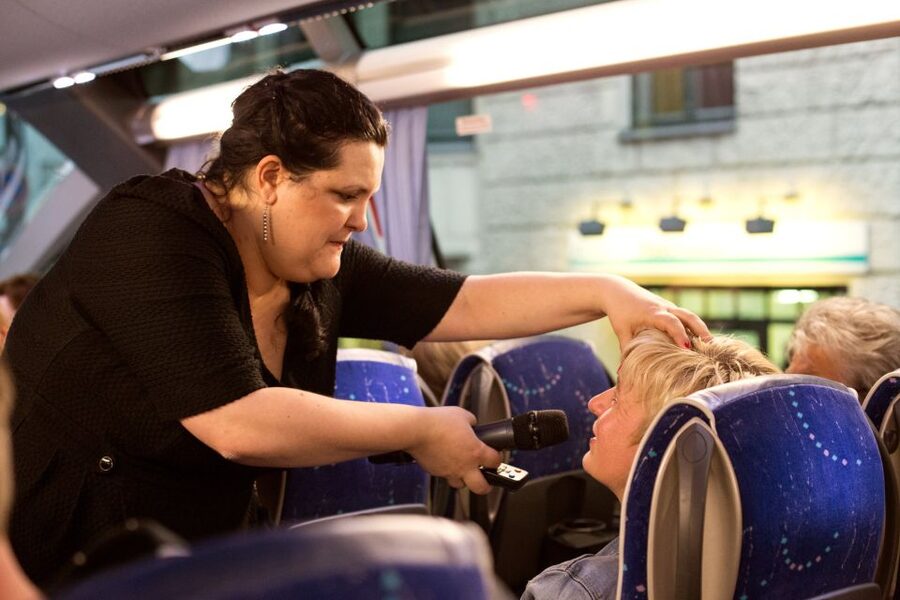 Cologne: 1.5-Hour Comedy Bus Tour - Days and Operating Pattern: When It Runs