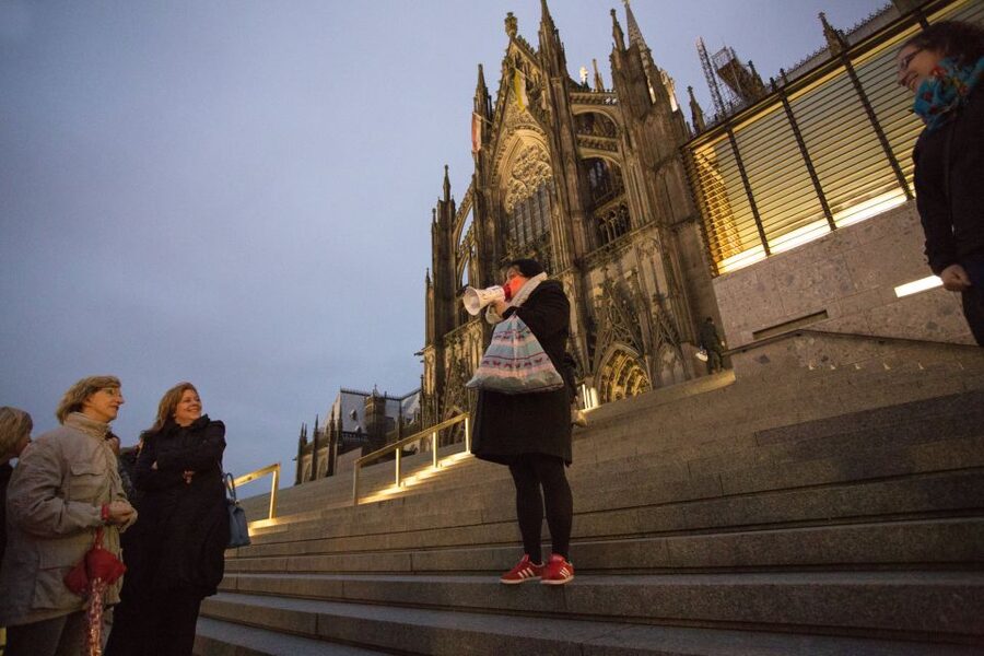Cologne: 1.5-Hour Comedy Bus Tour - The Included Beer: Why That Small Detail Changes the Feel